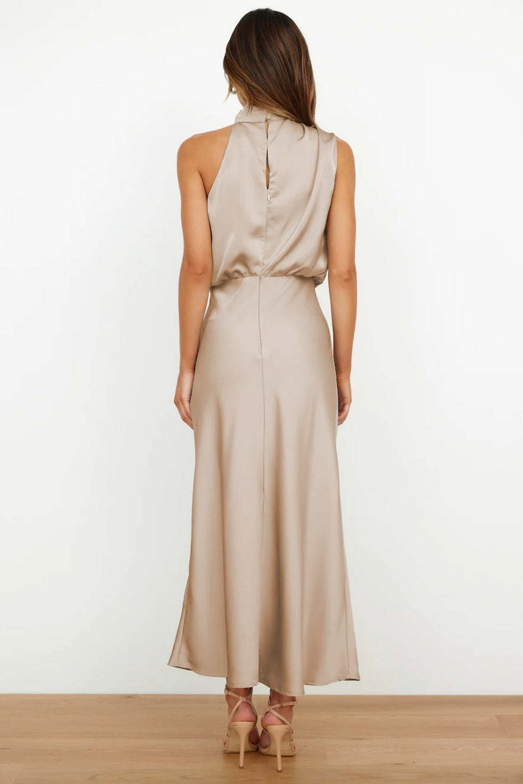 Lydia™ | Long Dress With Halter Neck