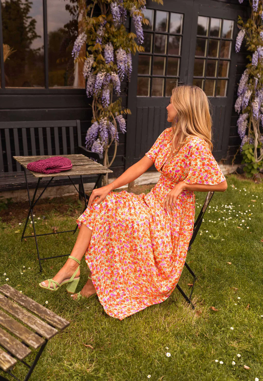 Sampaio™ | Elegant Dress With V-Neck And Floral Print