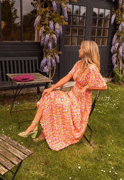 Sampaio™ | Elegant Dress With V-Neck And Floral Print