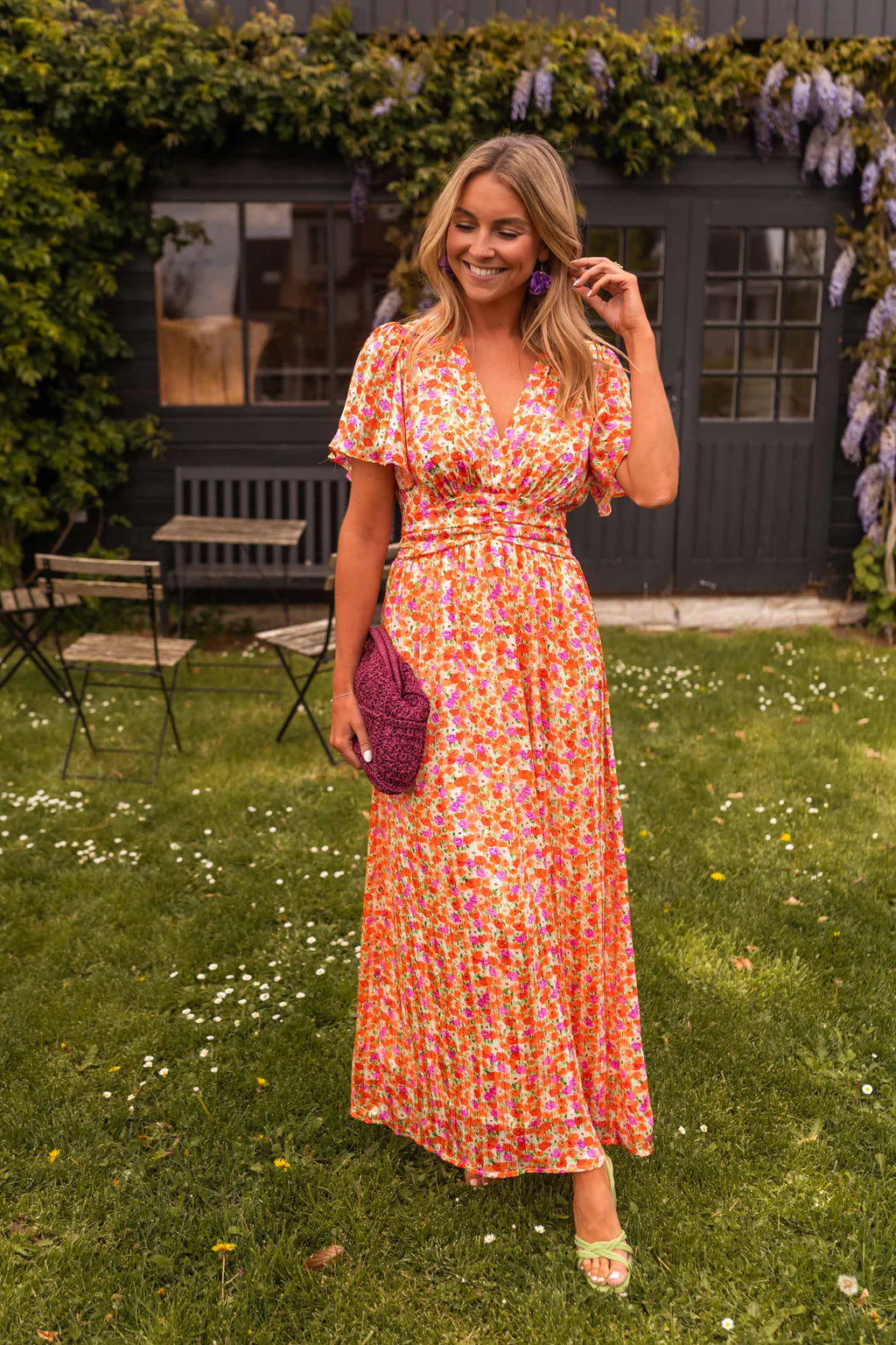 Sampaio™ | Elegant Dress With V-Neck And Floral Print